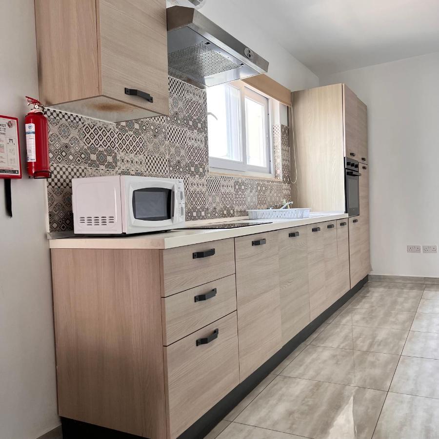 F4 Room 2, Private Room Two Single Beds Shared Bathroom Msida Exterior photo
